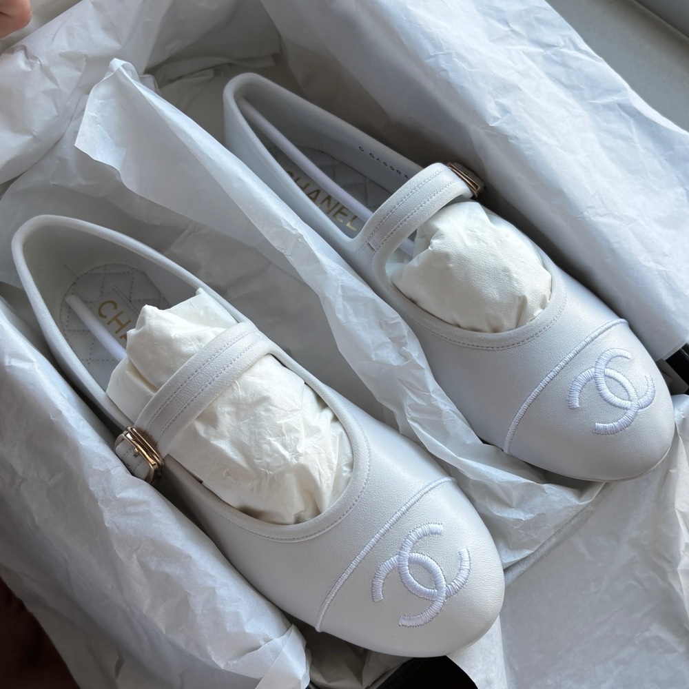 Authentic Chanel White Lambskin maryjane size 37.5 G45503 from 24S